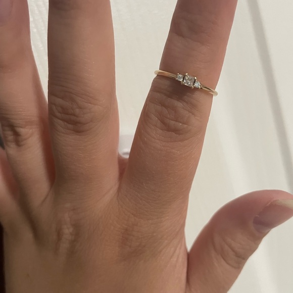 14k Elegant Gold Women's Ring - Picture 1 of 6